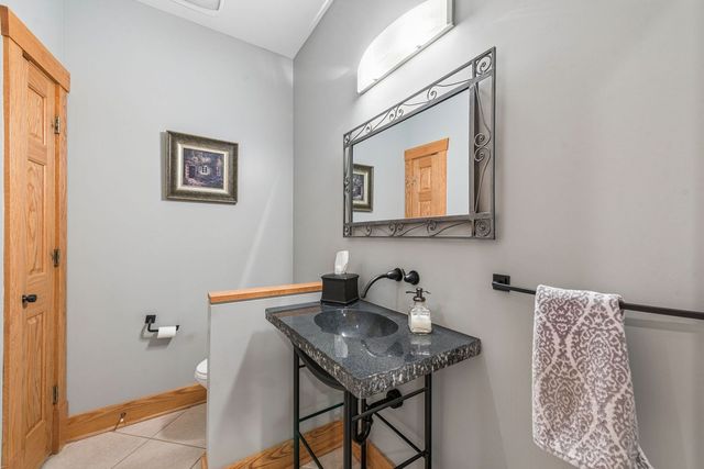 300 Hardy DRIVE, Upper St Clair, PA 15241
