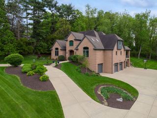 300 Hardy DRIVE, Upper St Clair, PA 15241