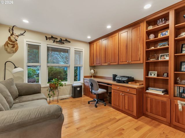 702 Sw JUNIPER Ave, Warrenton, OR 97146