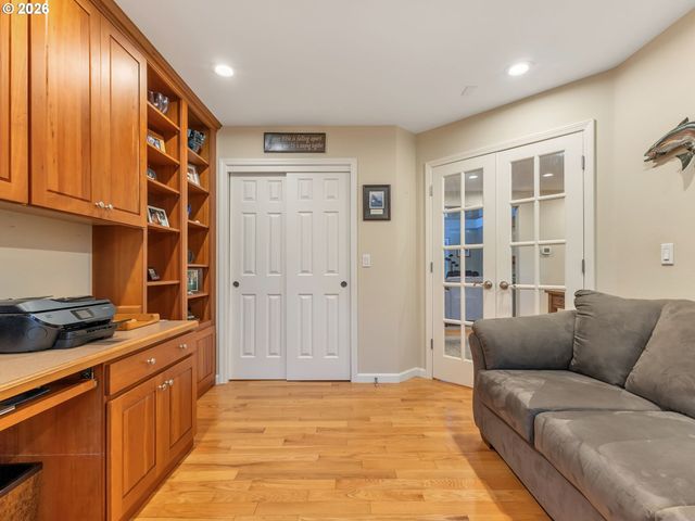 702 Sw JUNIPER Ave, Warrenton, OR 97146