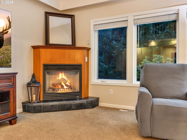 702 Sw JUNIPER Ave, Warrenton, OR 97146