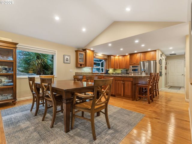 702 Sw JUNIPER Ave, Warrenton, OR 97146