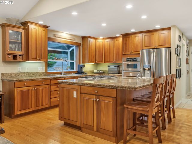 702 Sw JUNIPER Ave, Warrenton, OR 97146