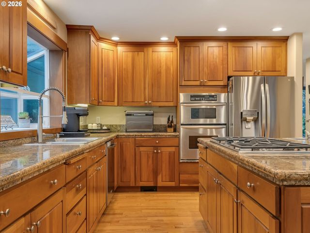 702 Sw JUNIPER Ave, Warrenton, OR 97146