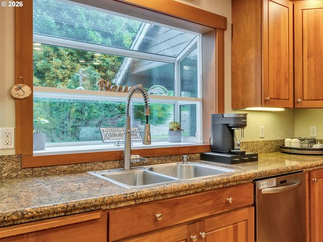 702 Sw JUNIPER Ave, Warrenton, OR 97146