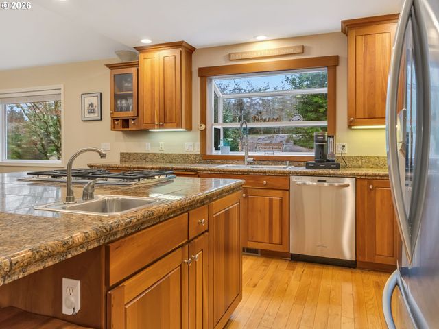 702 Sw JUNIPER Ave, Warrenton, OR 97146