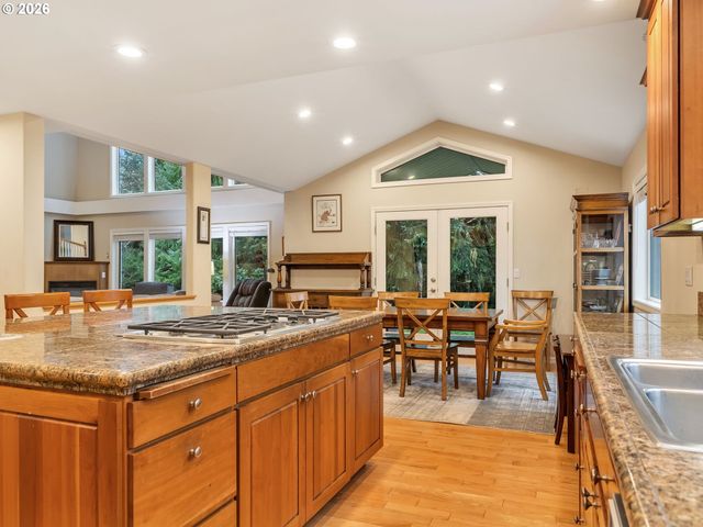 702 Sw JUNIPER Ave, Warrenton, OR 97146