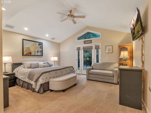 702 Sw JUNIPER Ave, Warrenton, OR 97146