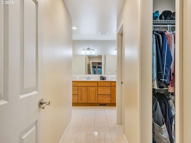 702 Sw JUNIPER Ave, Warrenton, OR 97146