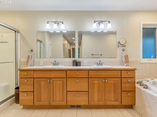 702 Sw JUNIPER Ave, Warrenton, OR 97146