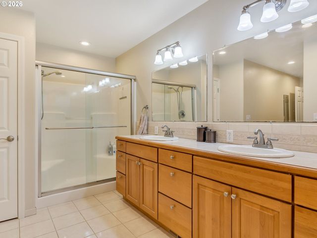 702 Sw JUNIPER Ave, Warrenton, OR 97146