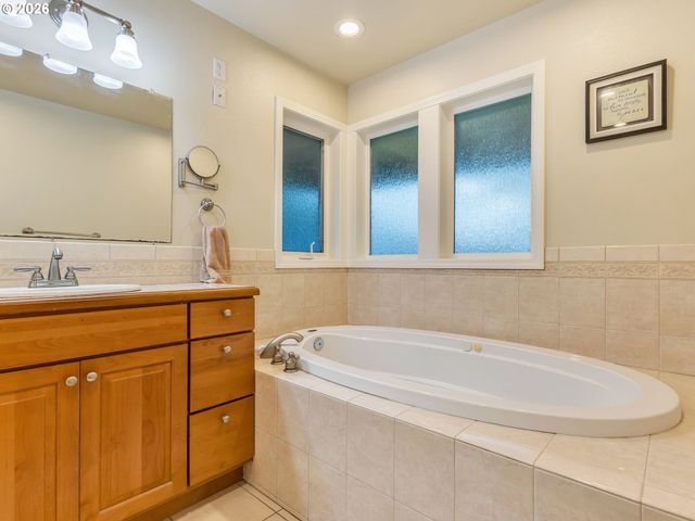 702 Sw JUNIPER Ave, Warrenton, OR 97146