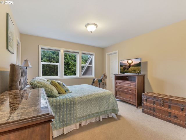 702 Sw JUNIPER Ave, Warrenton, OR 97146