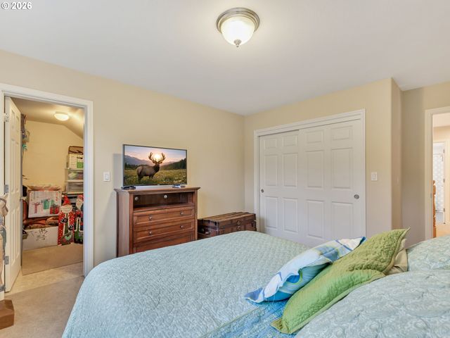 702 Sw JUNIPER Ave, Warrenton, OR 97146