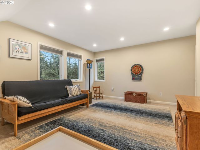 702 Sw JUNIPER Ave, Warrenton, OR 97146