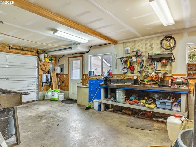 702 Sw JUNIPER Ave, Warrenton, OR 97146