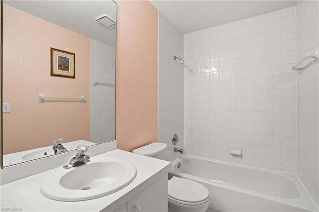 5785 Trailwinds DR 222, Fort Myers, FL 33907