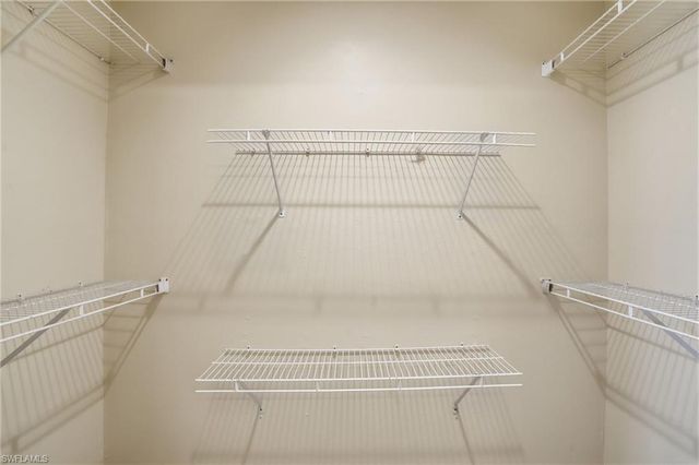 5785 Trailwinds DR 222, Fort Myers, FL 33907