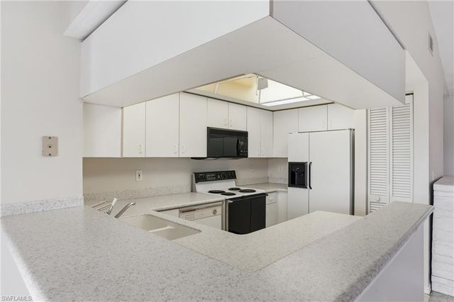 5785 Trailwinds DR 222, Fort Myers, FL 33907