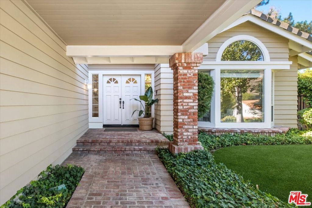 22322 Cairnloch Street, Calabasas, CA 91302 — photo 2