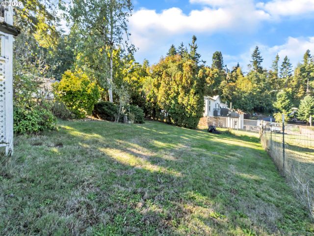 698 Grandview Ave, Scotts Mills, OR 97375