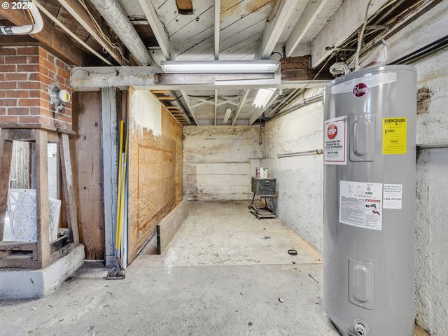 698 Grandview Ave, Scotts Mills, OR 97375