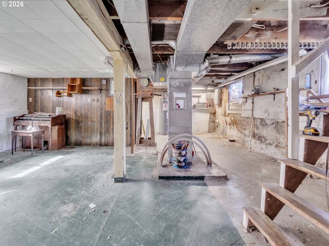 698 Grandview Ave, Scotts Mills, OR 97375