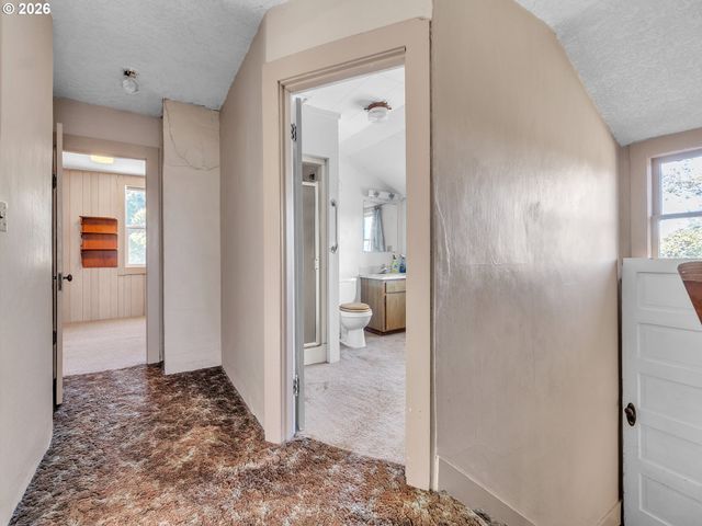 698 Grandview Ave, Scotts Mills, OR 97375