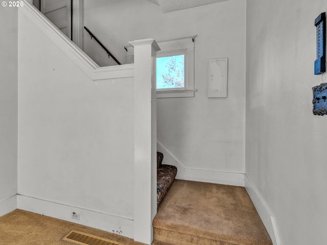 698 Grandview Ave, Scotts Mills, OR 97375