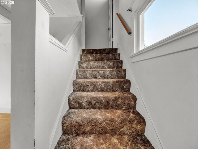 698 Grandview Ave, Scotts Mills, OR 97375