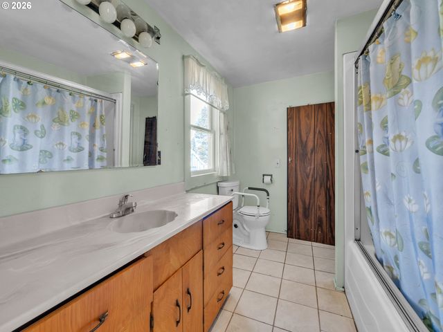 698 Grandview Ave, Scotts Mills, OR 97375