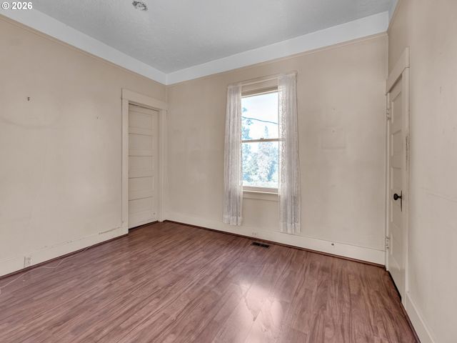 698 Grandview Ave, Scotts Mills, OR 97375