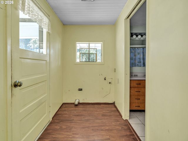 698 Grandview Ave, Scotts Mills, OR 97375