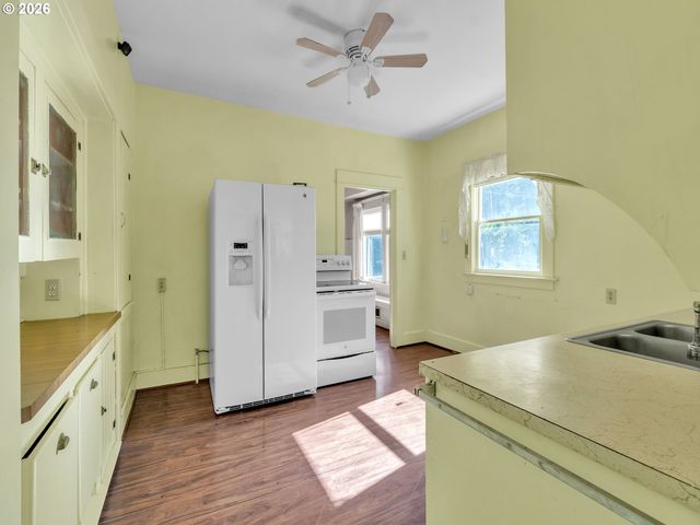 698 Grandview Ave, Scotts Mills, OR 97375