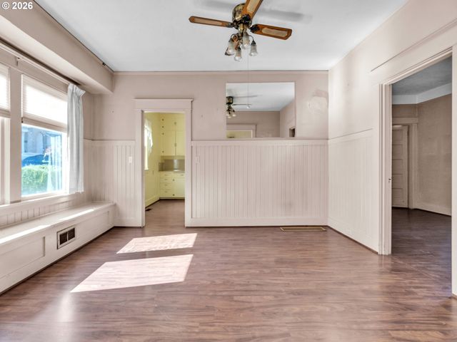 698 Grandview Ave, Scotts Mills, OR 97375