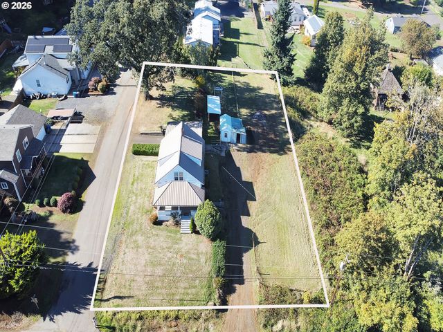 698 Grandview Ave, Scotts Mills, OR 97375