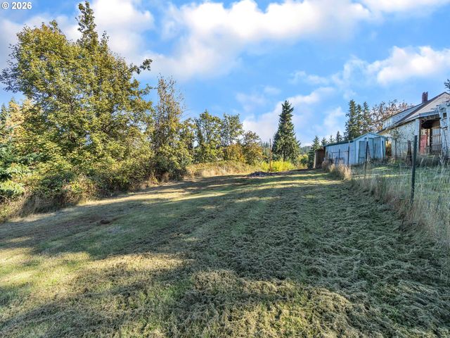 698 Grandview Ave, Scotts Mills, OR 97375