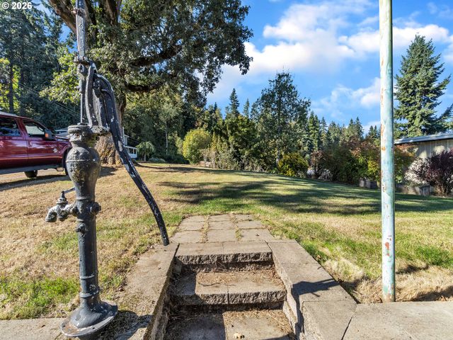 698 Grandview Ave, Scotts Mills, OR 97375