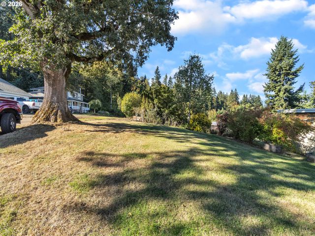 698 Grandview Ave, Scotts Mills, OR 97375