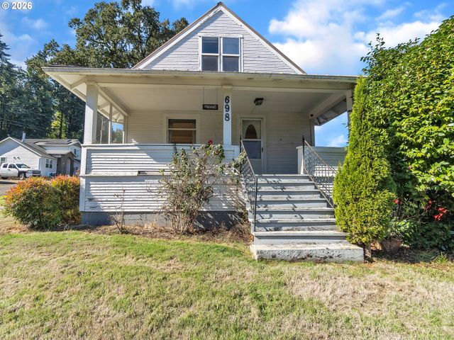 698 Grandview Ave, Scotts Mills, OR 97375