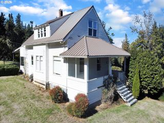 698 Grandview Ave, Scotts Mills, OR 97375