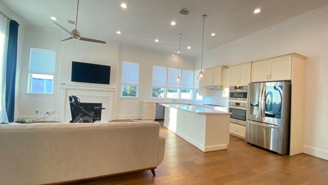 2230 Lou Ellen Lane D, Houston, TX 77018