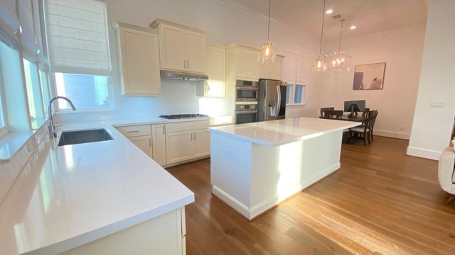 2230 Lou Ellen Lane D, Houston, TX 77018
