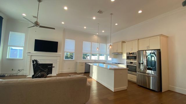 2230 Lou Ellen Lane D, Houston, TX 77018