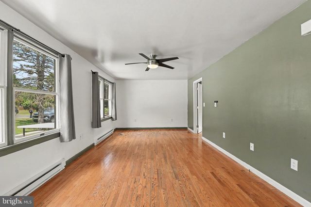 922 VALLEY RD, Enola, PA 17025