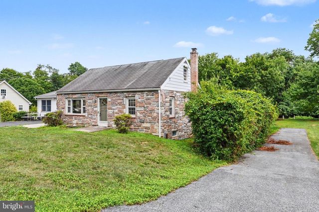 922 VALLEY RD, Enola, PA 17025