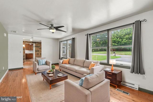 922 VALLEY RD, Enola, PA 17025