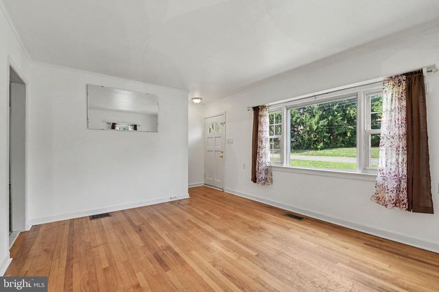922 VALLEY RD, Enola, PA 17025