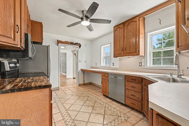 922 VALLEY RD, Enola, PA 17025