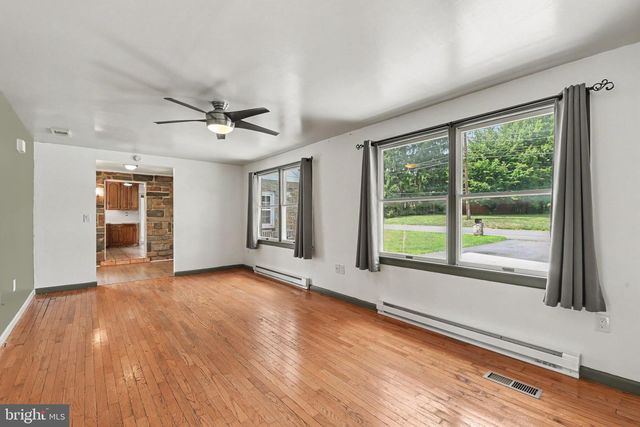 922 VALLEY RD, Enola, PA 17025